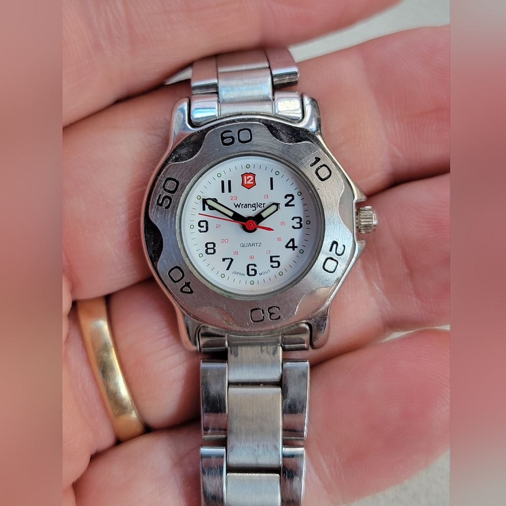Ladies Wrangler Sport watch, great shape and has that diver groove.